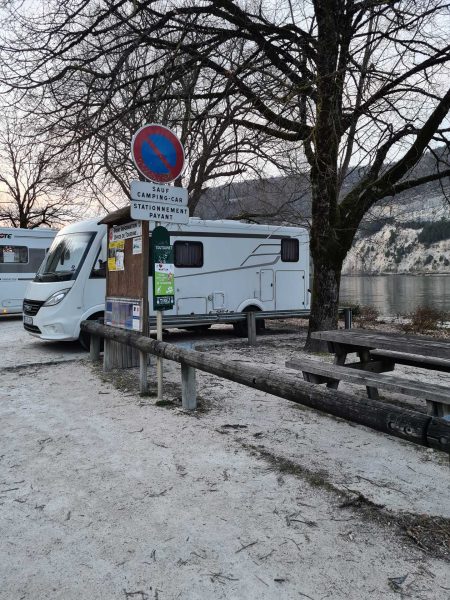 Stellplatz am Lac de Nantua mit Wohnmobil – Wohnmobil-Rundreise Spanien