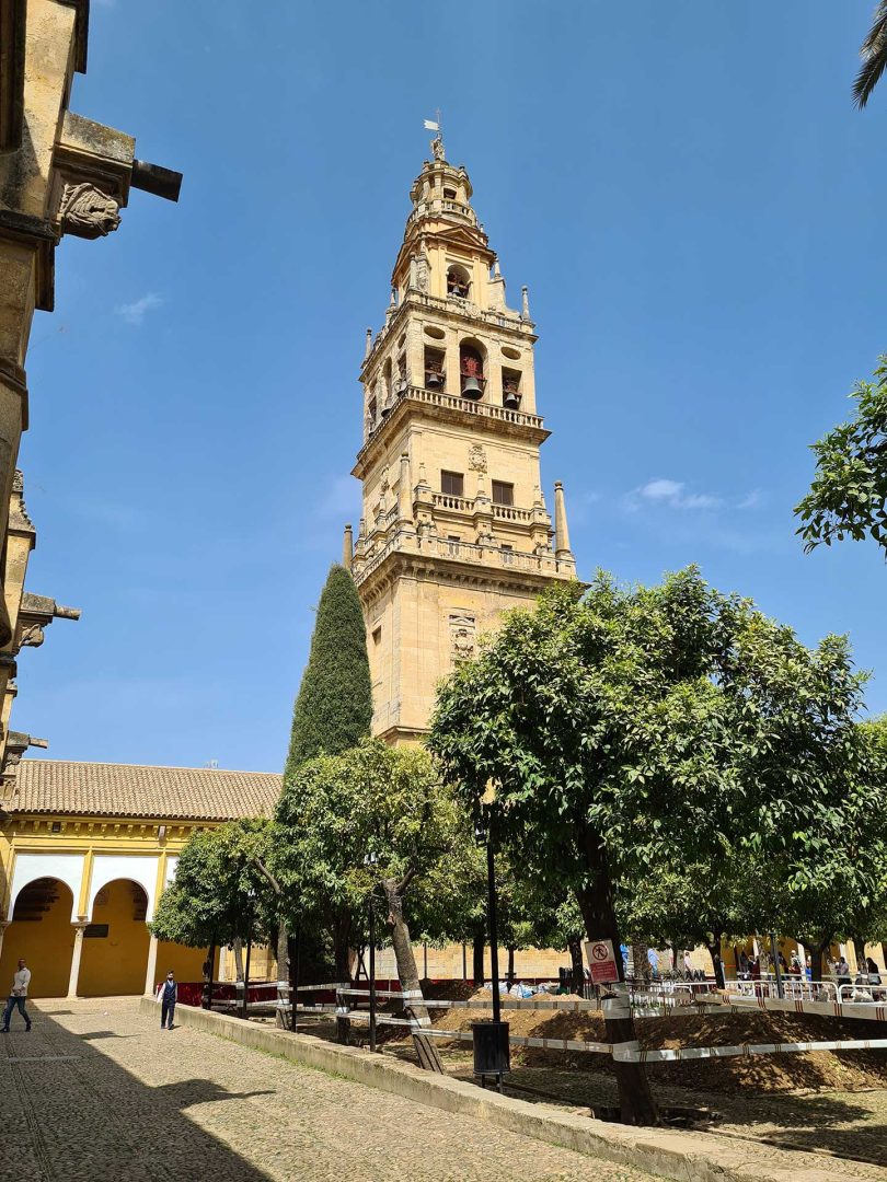 Glockenturm Torre Campanario an der Moschee-Kathedrale in Córdoba – Wohnmobil-Rundreise Spanien