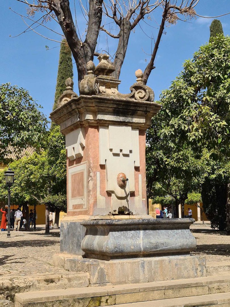 Brunnen Fuente del Cinamomo im Innenhof der Mezquita von Córdoba – Wohnmobil-Rundreise Spanien