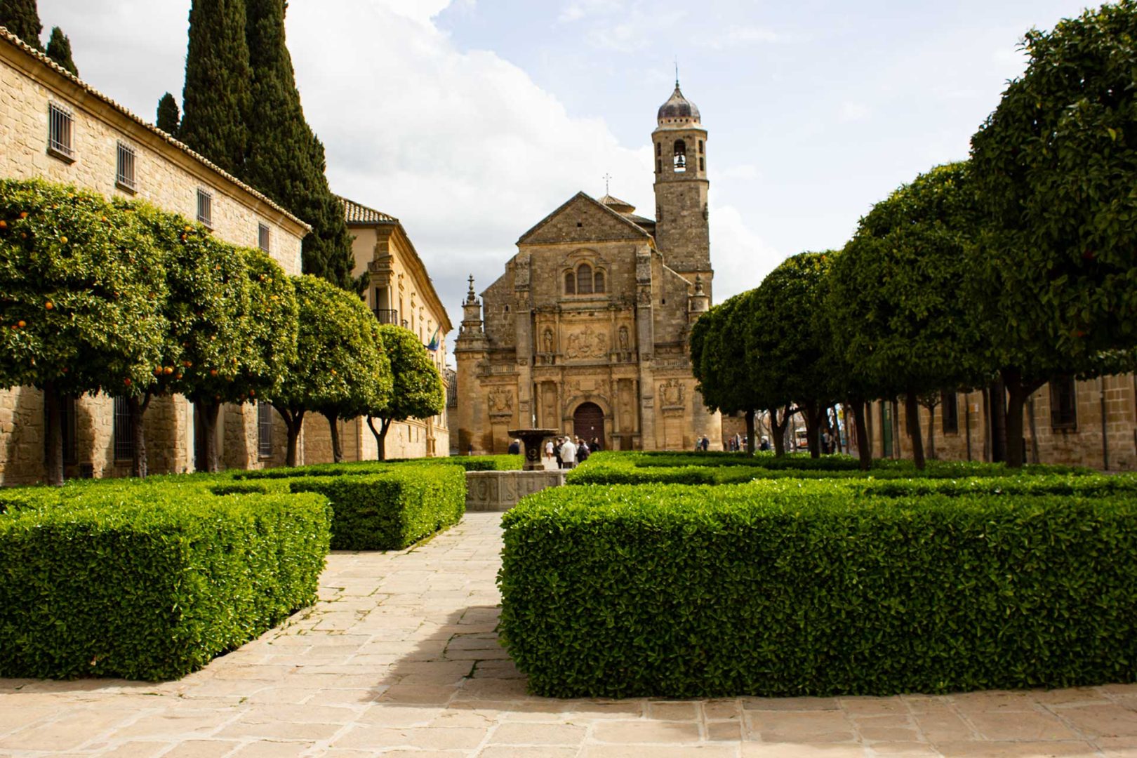 San-Salvador-Kirche in Córdoba mit ihrer markanten Fassade – Wohnmobil-Rundreise Spanien