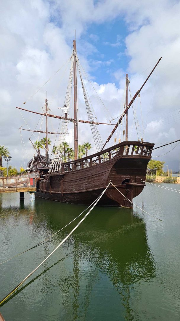 Nachbildung der Karavelle Niña am Muelle de las Carabelas – Wohnmobil-Rundreise Spanien