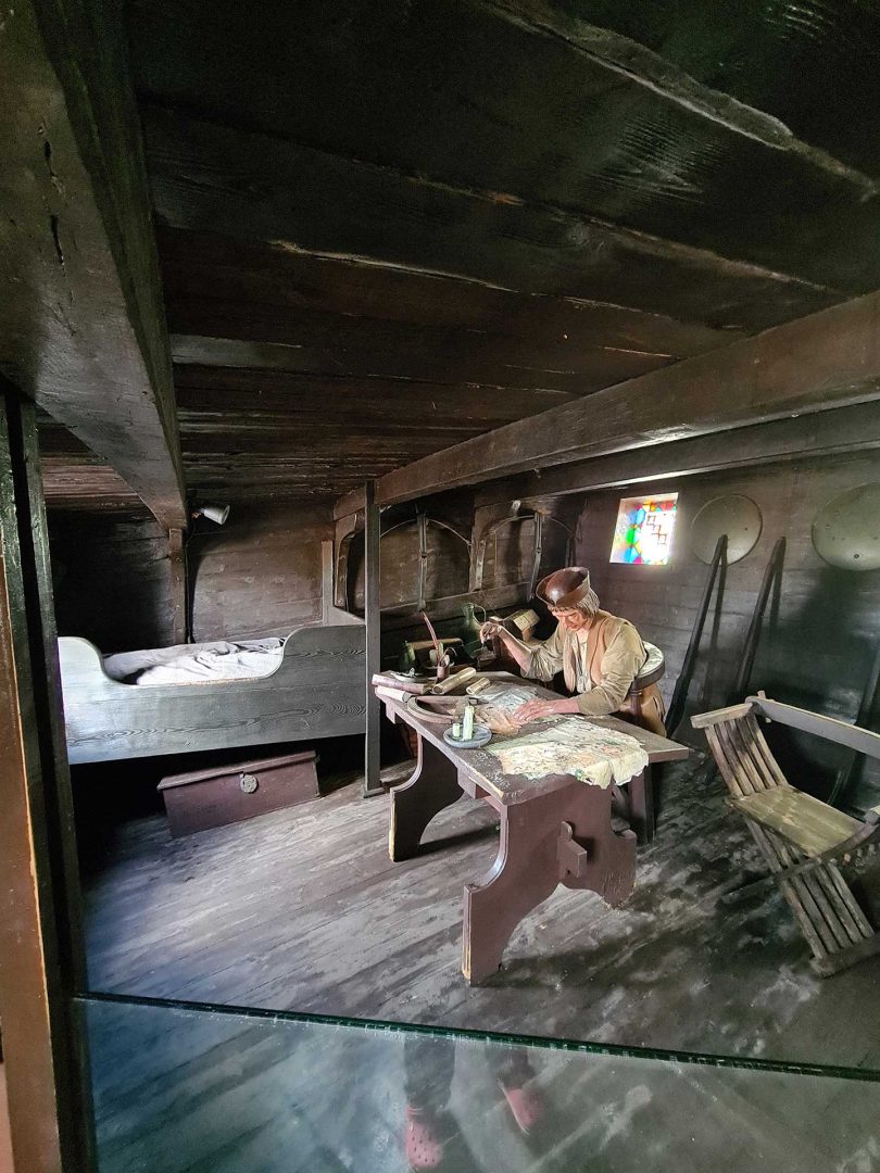 Nachbau der Kajüte eines Kolumbus-Schiffs im Muelle de las Carabelas – Wohnmobil-Rundreise Spanien