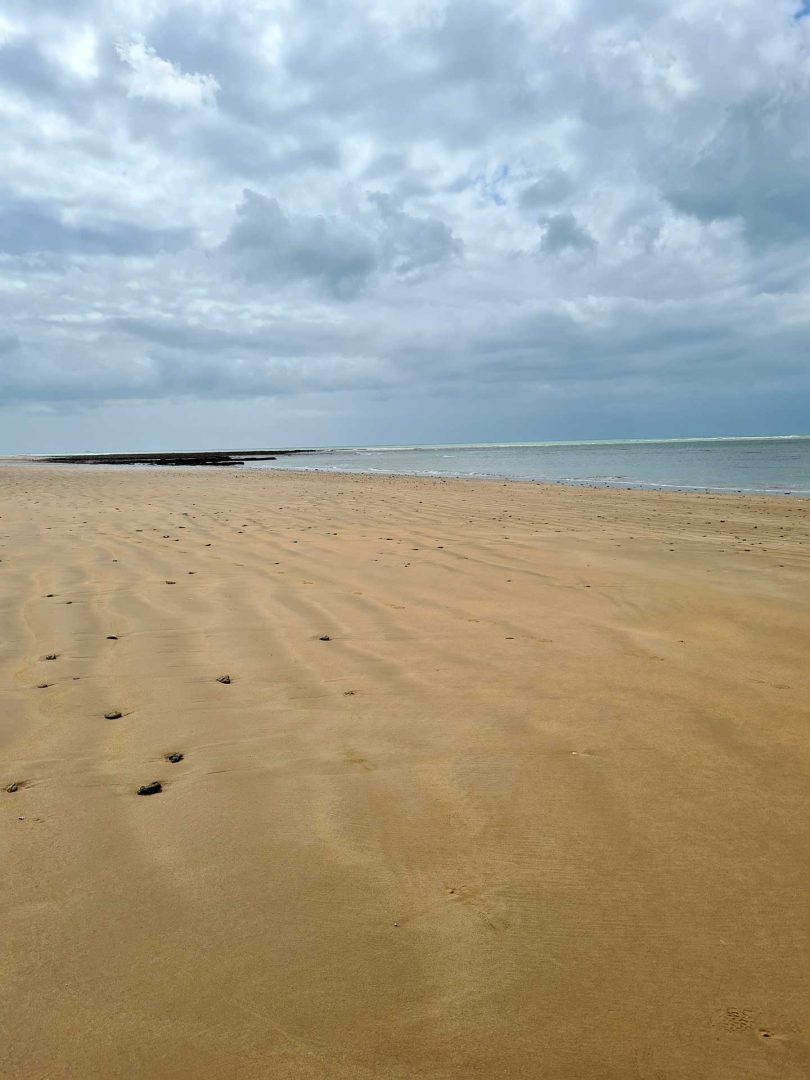 Bedrohlich dunkle Wolken über dem Strand von Chipiona – Wohnmobil-Rundreise Spanien