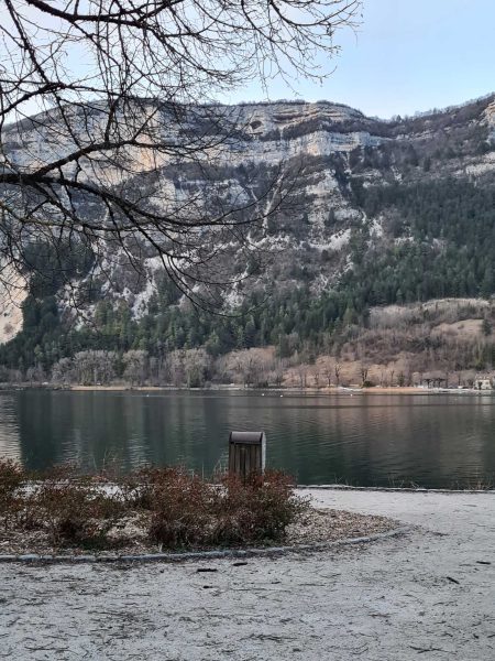 Blick über den See Lac de Nantua – Wohnmobil-Rundreise Spanien
